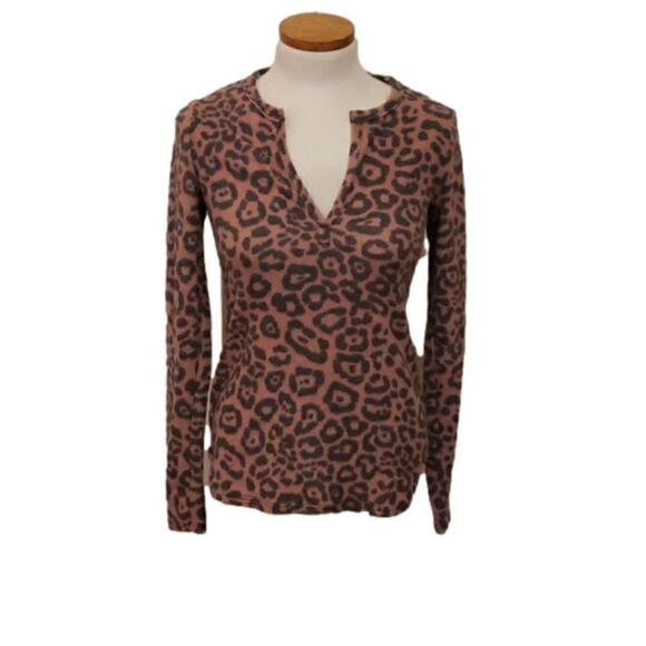 Socialite Tops - Socialite Animal Print V-Neck Pullover‎ Top Size Small NWT